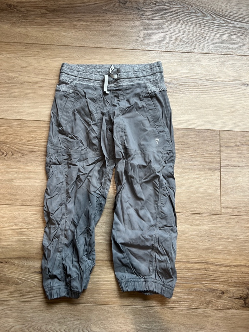 Ivivva Gray Live to Move Crop Joggers size 8 pants